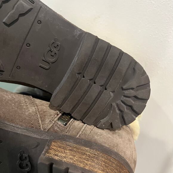 UGG AUSTRALIA BLAYRE II SUEDE Side Zip Sheepskin Lined Booties Womens Sz 8 - Picture 4 of 9